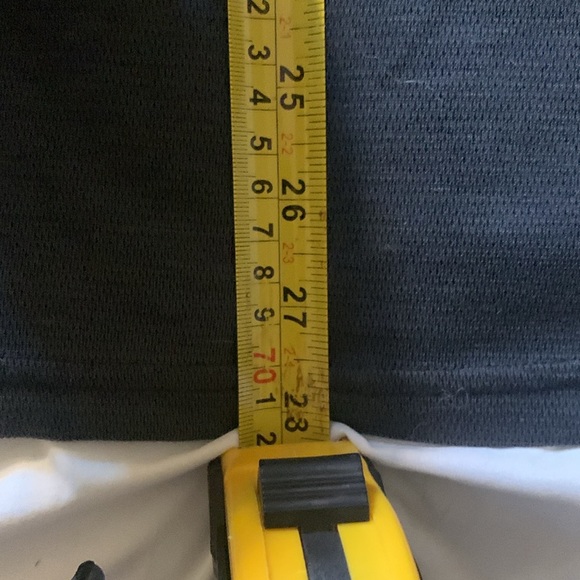 2 Under Armour shirts - Medium - Picture 5 of 5